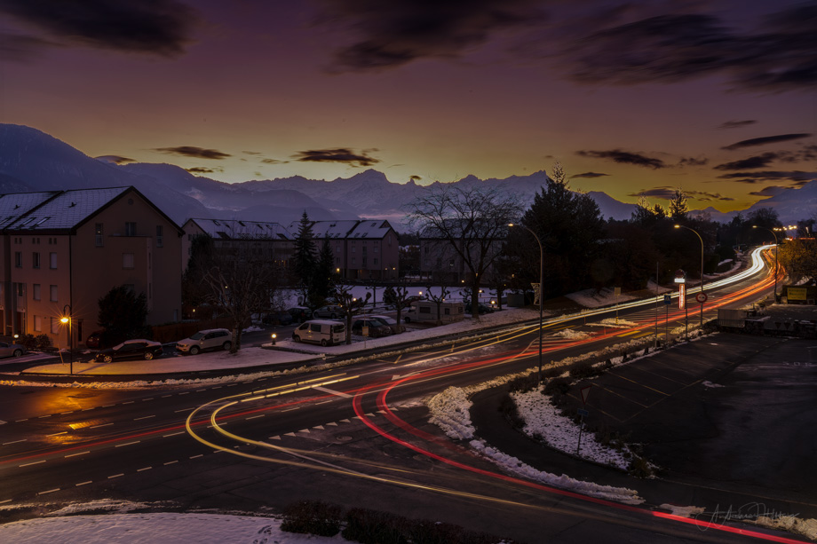 2021-12-01 Sunrise Traffic in Vouvry