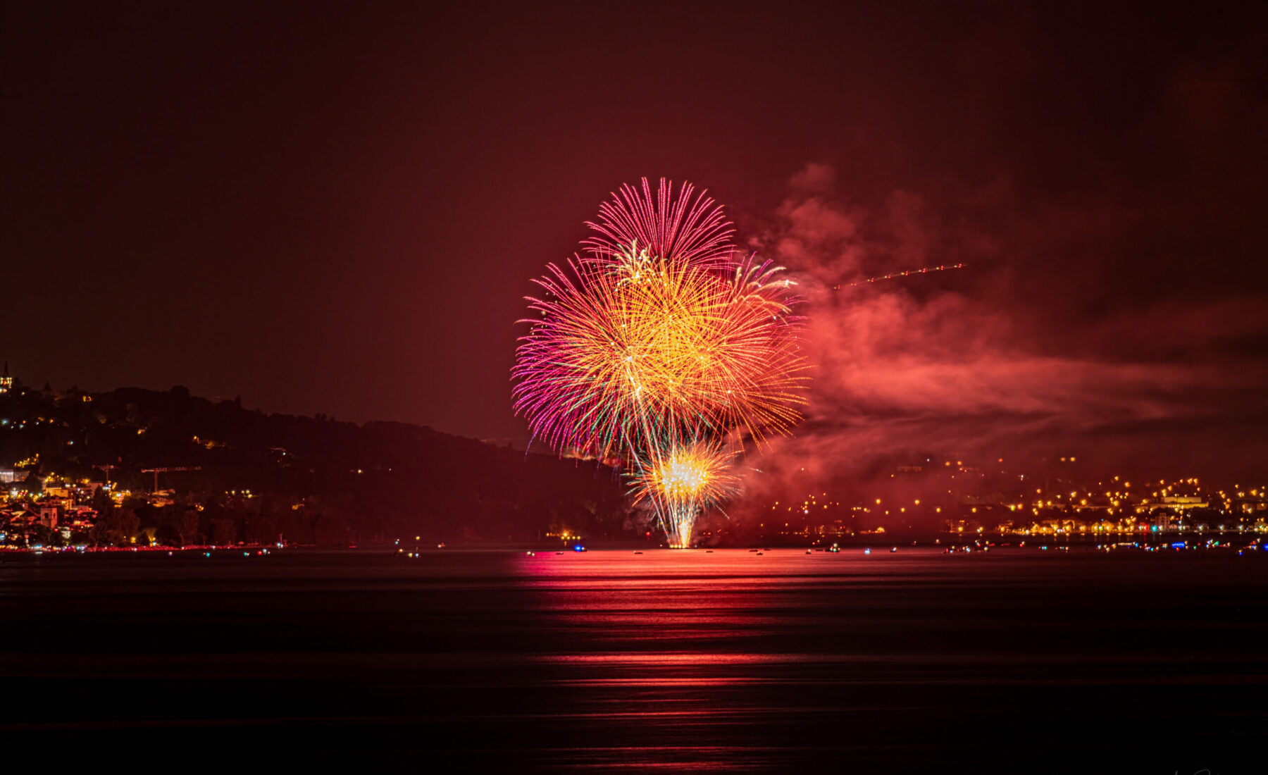 2025-07-14 Fireworks in Evian – Feuerwerk in Evian