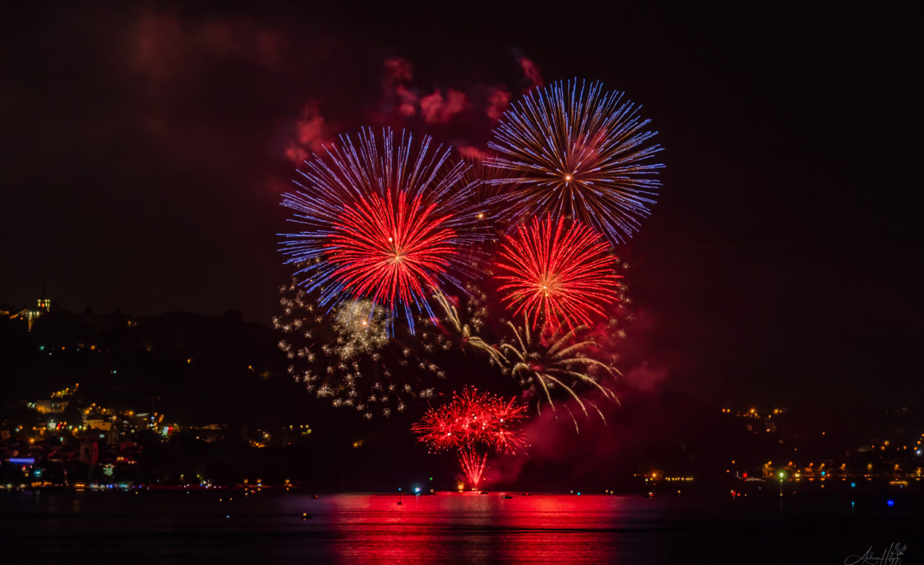 2026-07-14 Evian fireworks / Evian Feuerwerk